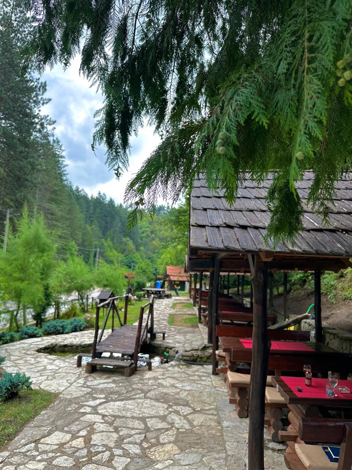 Motel Stovrela Цазин Экстерьер фото